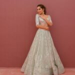 Anusha Dandekar Instagram - Did you find my glass slipper yet? 👡🤍 Outfit: @falgunishanepeacockindia @falgunipeacock @shanepeacock Jewelry: Earrings @tdfdiamondsandgold Ring @gehnajewellers1 H&M: @dollyouup_bys Styling: @khyatibusa Assistants: @mithun.gole #rita Management: @hcmediamgmt @hansichika Assisted by: @muskaan__k