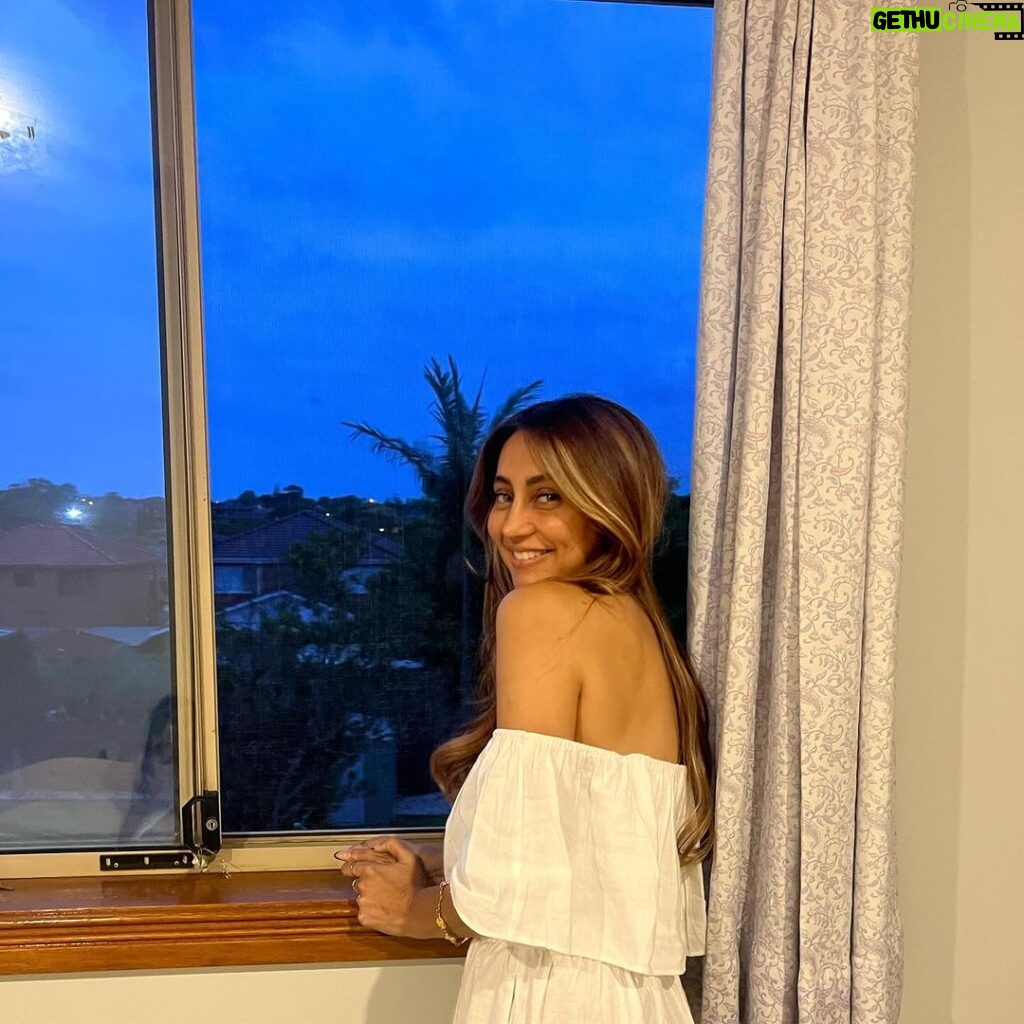 Anusha Dandekar Instagram - Will forever be my favourite window and view… 🪟 ❤️ with the sticker I never bothered removing as I got older and the curtains I never changed, even though they weren’t me but mum had got them from India, so I painted my room purple instead to go with it hehe… no one liked that but I loved it! Oh & the big purple stain on the carpet is still there coz of my terrible painting skills.. 🧑‍🎨 They had to repaint my room coz they couldn’t sell it with that color 💜🥹 I’ll miss coming home… to you. 💔