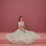 Anusha Dandekar Instagram - When they make you feel like a Desi Cinderella… 👸🏻 and you don’t ever want the clock to strike midnight 🕰️ … Outfit: @falgunishanepeacockindia @falgunipeacock @shanepeacock Jewelry: Earrings @tdfdiamondsandgold Ring @gehnajewellers1 H&M: @dollyouup_bys Styling: @khyatibusa Assistants: @mithun.gole #rita Management: @hcmediamgmt @hansichika Assisted by: @muskaan__k
