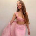 Anusha Dandekar Instagram - I always feel Pretty in Pink 💕 Sari: @manishmalhotra05 @manishmalhotraworld Hair: @nidapatel @watercoloursalon