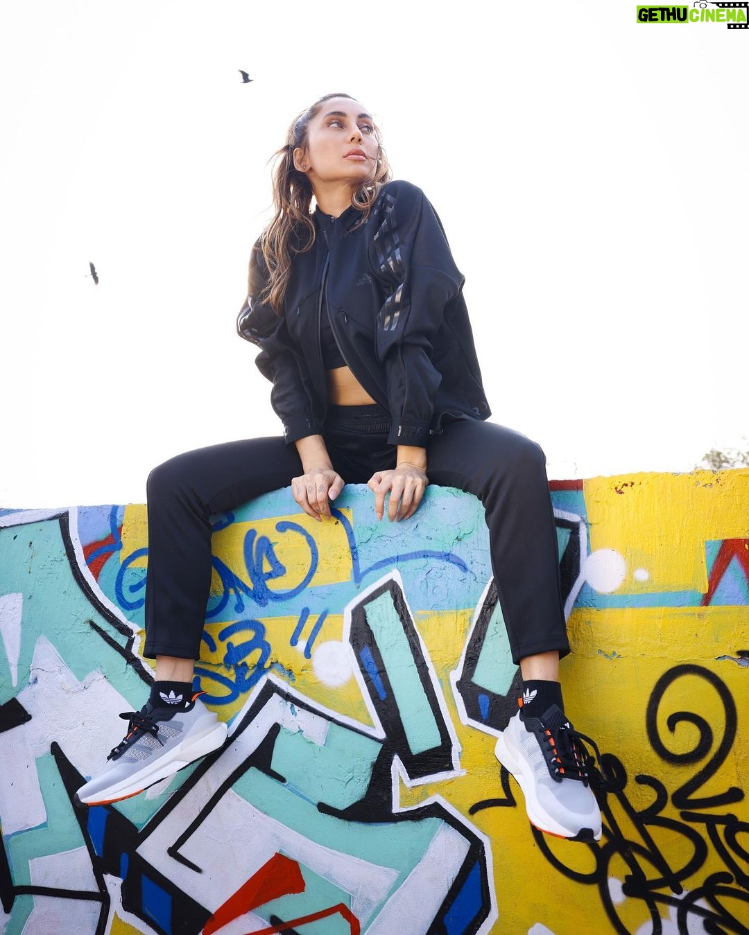 Anusha Dandekar Instagram - Being a Woman is being versatile, comfortable, an individual, ready for whatever occasion comes her way… just like the clothes she wears…! A woman is being All That You Are! 🖤 Photos by: @shruu_t 🤍 Hair by: @nidapatel @watercoloursalon 💙 H&M Assisted by: @mithun.gole #Rita 💕 Wearing adidas Sportswear #adidasSportswear, #Gifted