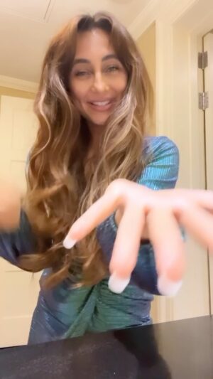 Anusha Dandekar Instagram - Put your pretty little hand in mind… 💥