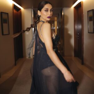 Anusha Dandekar Instagram - Back to Black but never Basic… 🖤🩶🖤

Photos by: @shrutisbagwe 
Dress: @gavinmiguelofficial @gavinmiguel7 
Jewels: @curiocottagejewelry 
Hair: @hamidahairartis 
Assisted by: @mithun.gole 
Management: @hcmediamgmt @hansichika assisted by @muskaan__k 
Event: @filmfare