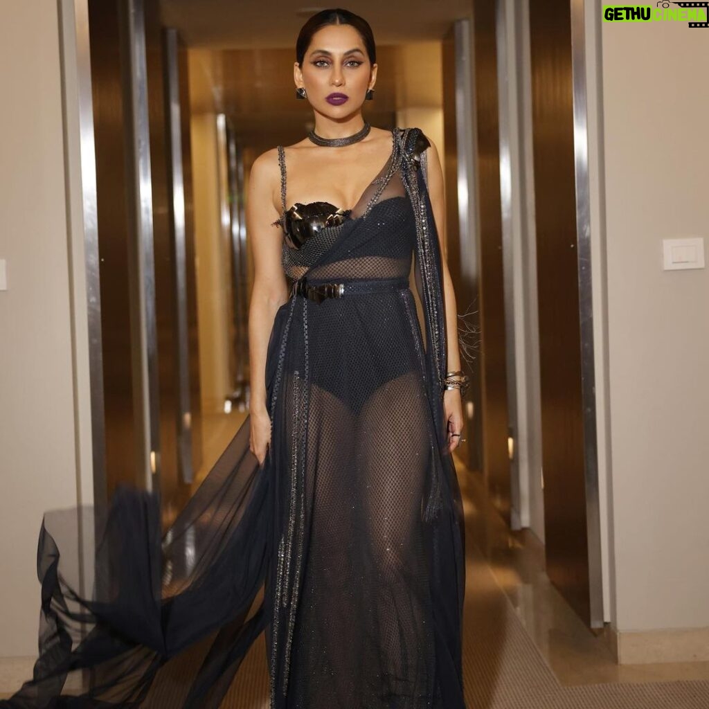 Anusha Dandekar Instagram - Back to Black but never Basic… 🖤🩶🖤 Photos by: @shrutisbagwe Dress: @gavinmiguelofficial @gavinmiguel7 Jewels: @curiocottagejewelry Hair: @hamidahairartis Assisted by: @mithun.gole Management: @hcmediamgmt @hansichika assisted by @muskaan__k Event: @filmfare