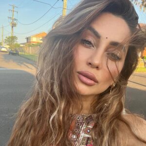 Anusha Dandekar Instagram - Diwali at home was a first and last…
But the BEST EVER! The perfect way to start the new year… my heart is so so full, so grateful. 
Blessings on blessings to you all… 
❤️🪔❤️