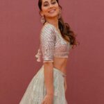 Anusha Dandekar Instagram - Did you find my glass slipper yet? 👡🤍 Outfit: @falgunishanepeacockindia @falgunipeacock @shanepeacock Jewelry: Earrings @tdfdiamondsandgold Ring @gehnajewellers1 H&M: @dollyouup_bys Styling: @khyatibusa Assistants: @mithun.gole #rita Management: @hcmediamgmt @hansichika Assisted by: @muskaan__k