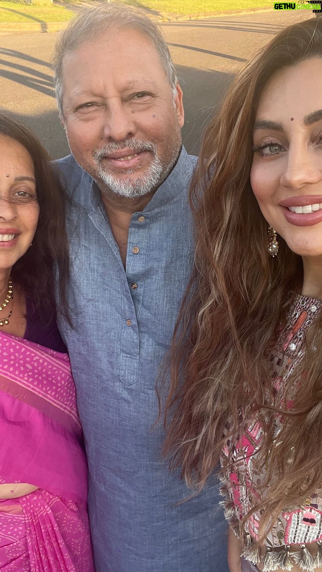 Anusha Dandekar Instagram - Happy Diwali, love and light from mine to yours… 🪔❤️