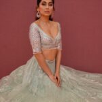 Anusha Dandekar Instagram - Did you find my glass slipper yet? 👡🤍 Outfit: @falgunishanepeacockindia @falgunipeacock @shanepeacock Jewelry: Earrings @tdfdiamondsandgold Ring @gehnajewellers1 H&M: @dollyouup_bys Styling: @khyatibusa Assistants: @mithun.gole #rita Management: @hcmediamgmt @hansichika Assisted by: @muskaan__k