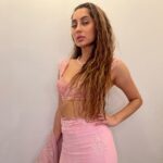 Anusha Dandekar Instagram - I always feel Pretty in Pink 💕 Sari: @manishmalhotra05 @manishmalhotraworld Hair: @nidapatel @watercoloursalon