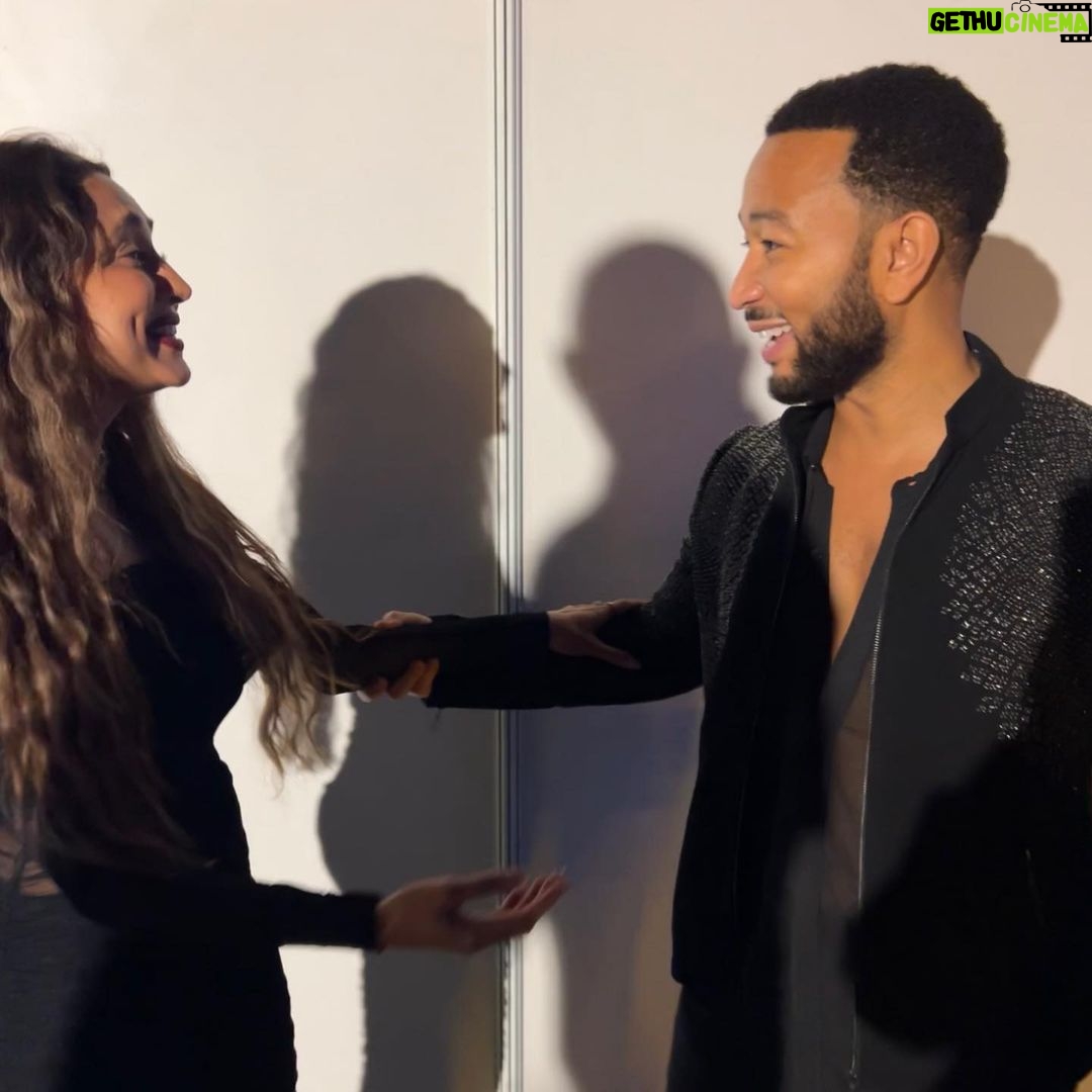 Anusha Dandekar Instagram - When you have Legend in your name, your path is pretty set 🫠 So talented, so kind, it was a pleasure @johnlegend 🖤 Swipe Left…☺️ Dress: @miakee.official Accessories - @janvisachdevadesign X @offbeatmediain Styling: @khyatibusa Hair by: @mithun.gole @walkersandco.india @swordfish_live @hcmediamgmt @hansichika #host