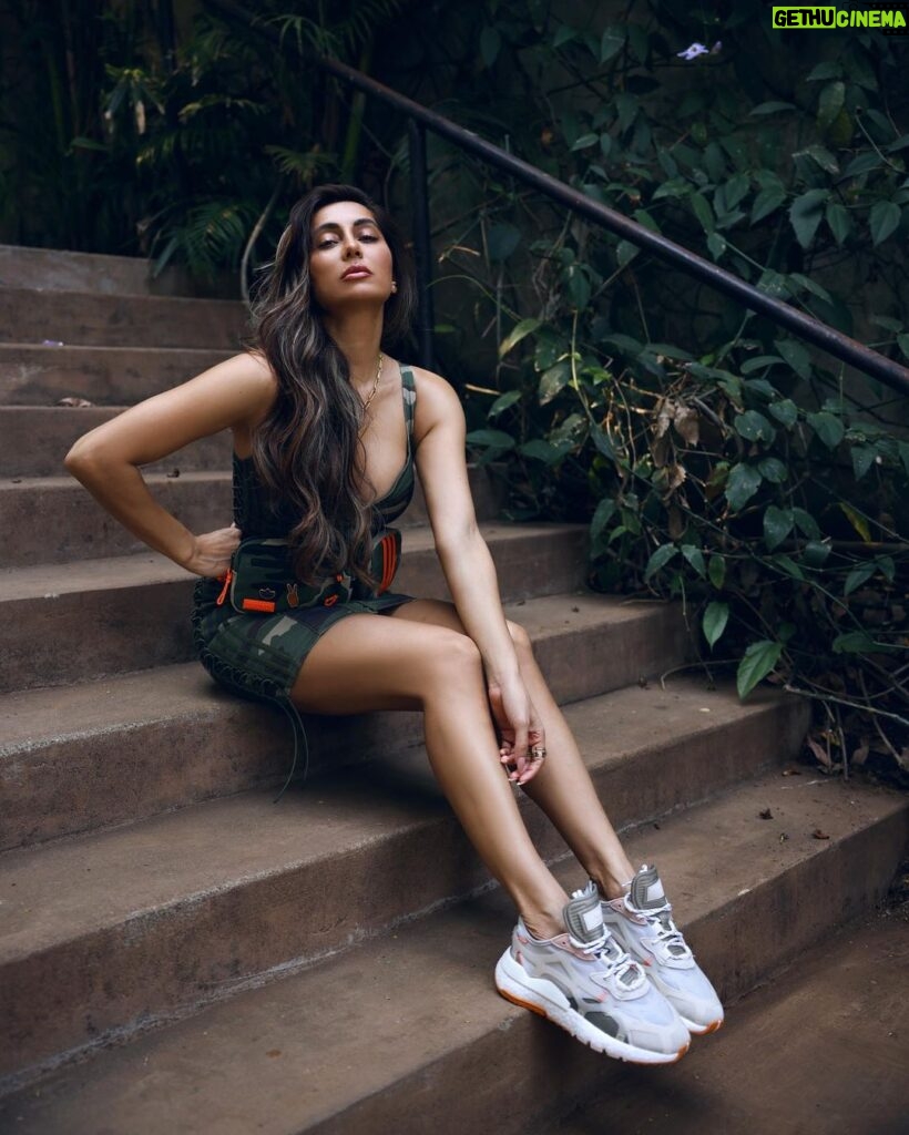 Anusha Dandekar Instagram - You can never lose yourself coz a better YOU is coming through… believe it💚 Createdwithadidas #adidasxIVYPARK #PARKTRAIL @adidasindia @adidasOriginals @weareivypark Photographer: @shruu_t Outfit head to toe: @weareivypark Hair: @nidapatel @watercoloursalon H&M assisted by: @mithun.gole