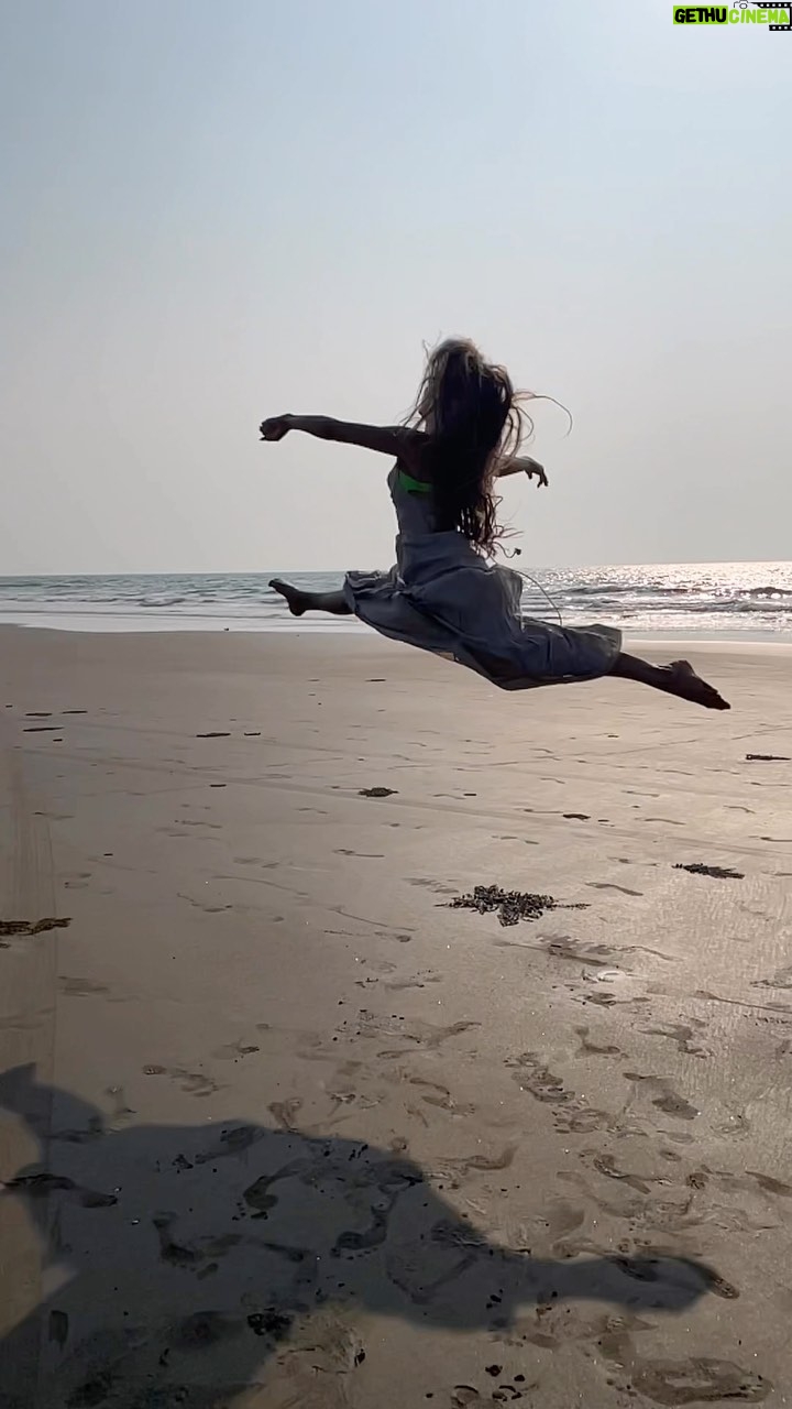 Anusha Dandekar Instagram - Today begins my New Year, 9th Jan 2023… Let it Take My Breath Away… 🤍 Ps. Thankyou for all the love that’s been pouring in since day before, I see you, I feel you, you make it so special and I want to Thankyou from the bottom of my heart… Magic is real🤍🤍🤍