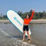 Anusha Dandekar Instagram - Surfs up 🏄‍♀️ ✌🏽 Ps. My body is still recovering 🫠 #brutal but #amazing If you want to go for lessons in Goa msg @jack.surfschool they are so great!