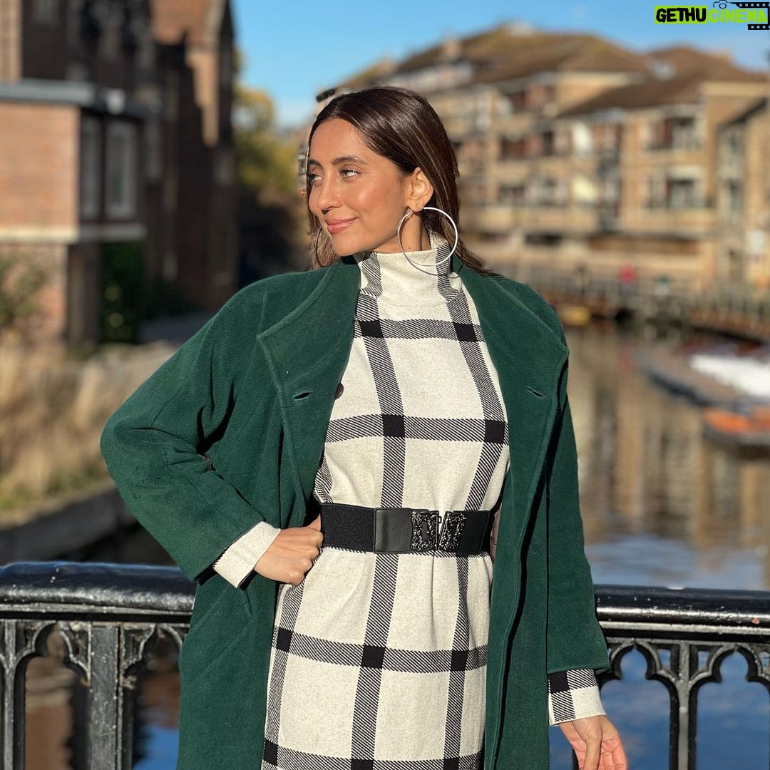 Anusha Dandekar Instagram - Watched Harry & Meghan and now I’m just waiting for my Crown and Prince Charming… brb… 👑 🫠💚