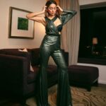 Anusha Dandekar Instagram - We find it hard to work out Why we have all this doubt… 🎶💚🖤 Photographer: @shrutisbagwe 💚 Outfit: @gavinmiguelofficial @gavinmiguel7 💚 Accessories: @curiocottagejewelry 💚 Hair: @watercoloursalon @aysha_hooda @createintoexistence 💚 Makeup: me💚 Management: @hcmediamgmt @hansichika @muskaan__k 💚