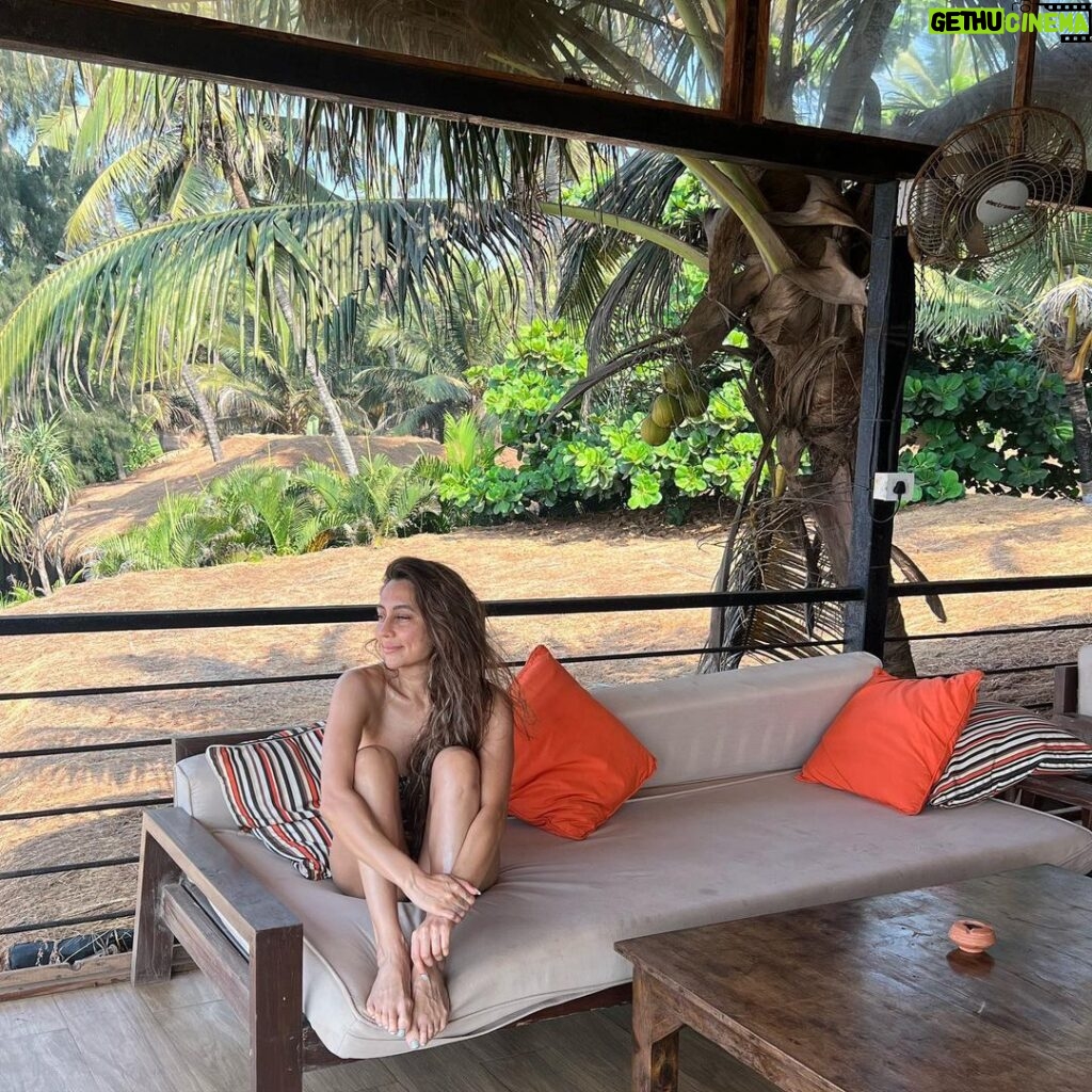 Anusha Dandekar Instagram - Hey 2023… abundantly grateful for you… let all that doesn’t serve happiness leave me… and everything that does stay and multiply! Let me be fearless to express myself always… let my heart be kind, honest and most of all patient and loving. Let me dream big while living the dream. Let me open my heart to all things new. Let me always fight for things worth fighting for and graceful towards things that need to end. Let me feel an abundance of health and strength in all forms. Wishing Magic to all of us, with so much to go around, have an incredible and beautiful New Year. Love you, Love me… ❤️❤️❤️ #filterfreeculture @brownskinbeautyofficial 🤎🤎🤎