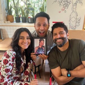 Anusha Dandekar Instagram - My favourite day of the year… when I get to bring my family and friends (old and new) together in one room… and share food, laughter and secret Santa on a budget hehe…  it’s been a tradition for so many years now and what’s constant may not be the people but the love that is in the room… ❤️ so grateful. 
Hope you had yourself a Merry Christmas, hugs and kisses.
🎅🎁❤️🌲