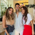 Anusha Dandekar Instagram - My favourite day of the year… when I get to bring my family and friends (old and new) together in one room… and share food, laughter and secret Santa on a budget hehe… it’s been a tradition for so many years now and what’s constant may not be the people but the love that is in the room… ❤️ so grateful. Hope you had yourself a Merry Christmas, hugs and kisses. 🎅🎁❤️🌲