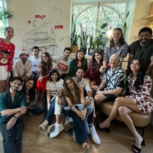 Anusha Dandekar Instagram - My favourite day of the year… when I get to bring my family and friends (old and new) together in one room… and share food, laughter and secret Santa on a budget hehe…  it’s been a tradition for so many years now and what’s constant may not be the people but the love that is in the room… ❤️ so grateful. 
Hope you had yourself a Merry Christmas, hugs and kisses.
🎅🎁❤️🌲