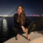 Anusha Dandekar Instagram - se sentir toujours belle en noir 🖤 Hair by: @mithun.gole