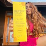 Anusha Dandekar Instagram - Honestly I’m so proud of these two prouducts right here… I use them everyday! You have to try it to believe how GOOD they are! My special tinted sunscreen serum and sunscreen translucent spray, will leave no white cast or white cream residue! Glides on the skin perfectly, like butter, absorbs in seconds, non greasy, smells lovely and feels light and amazing! You can use before, during and after makeup also for that added GLOW Up! Whatchu waiting for? Go Get LIT! #sunlit #brownskinbeuty #whateveryourbrownitsbeautiful #browngirls @brownskinbeautyofficial 🤎☀️🤎