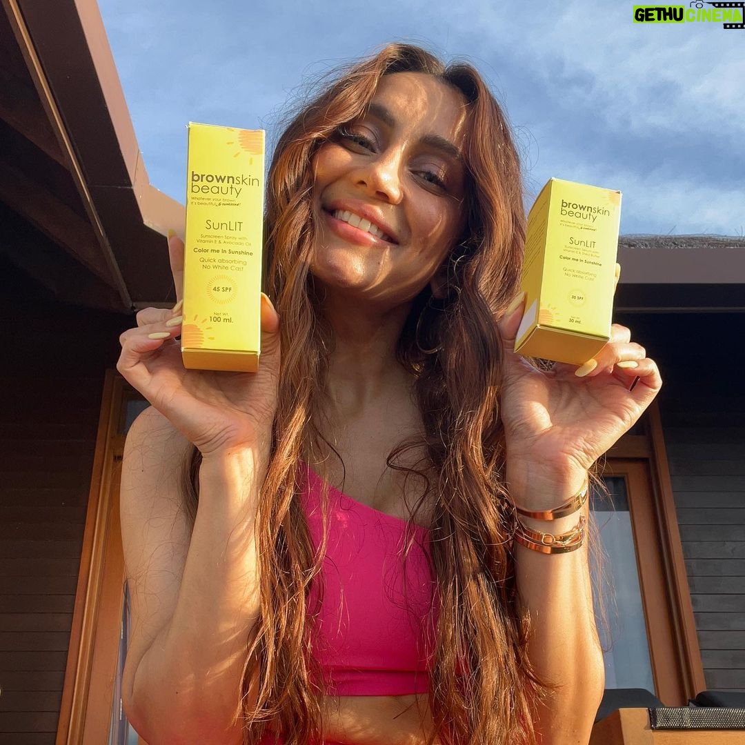 Anusha Dandekar Instagram - Honestly I’m so proud of these two prouducts right here… I use them everyday! You have to try it to believe how GOOD they are! My special tinted sunscreen serum and sunscreen translucent spray, will leave no white cast or white cream residue! Glides on the skin perfectly, like butter, absorbs in seconds, non greasy, smells lovely and feels light and amazing! You can use before, during and after makeup also for that added GLOW Up! Whatchu waiting for? Go Get LIT! #sunlit #brownskinbeuty #whateveryourbrownitsbeautiful #browngirls @brownskinbeautyofficial 🤎☀️🤎