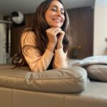 Anusha Dandekar Instagram - Sets set my heart on fire… 🧡🧡🧡 Yes I know I have an unusually long finger 👈🏽🫠