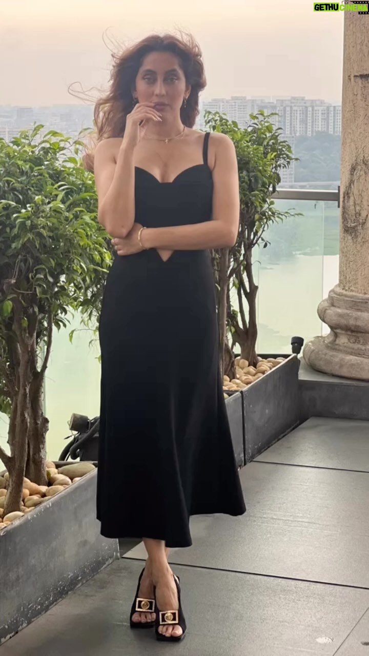 Anusha Dandekar Instagram - Caption this… 🖤