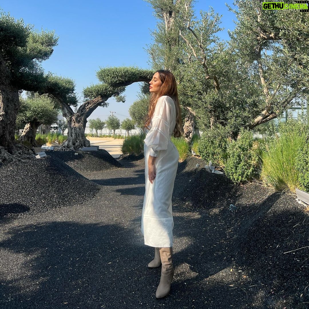 Anusha Dandekar Instagram - With love, your Habibti… 🤍✨🫠