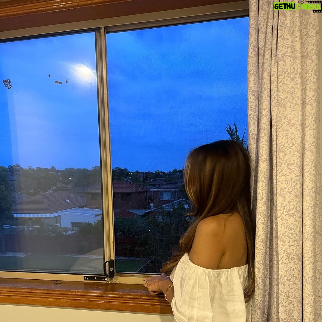 Anusha Dandekar Instagram - Will forever be my favourite window and view… 🪟 ❤️ with the sticker I never bothered removing as I got older and the curtains I never changed, even though they weren’t me but mum had got them from India, so I painted my room purple instead to go with it hehe… no one liked that but I loved it! Oh & the big purple stain on the carpet is still there coz of my terrible painting skills.. 🧑🎨 They had to repaint my room coz they couldn’t sell it with that color 💜🥹 I’ll miss coming home… to you. 💔