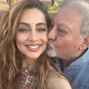Anusha Dandekar Instagram - Diwali at home was a first and last…
But the BEST EVER! The perfect way to start the new year… my heart is so so full, so grateful. 
Blessings on blessings to you all… 
❤️🪔❤️