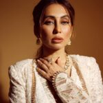 Anusha Dandekar Instagram - 🦢🦢🦢 This stunning Outfit: @manishmalhotra05 @manishmalhotraworld shot by: @shrutisbagwe Jewels: @curiocottagejewelry Hair: @mithun.gole -#priti