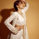 Anusha Dandekar Instagram - 🦢🦢🦢 This stunning Outfit: @manishmalhotra05 @manishmalhotraworld shot by: @shrutisbagwe Jewels: @curiocottagejewelry Hair: @mithun.gole -#priti
