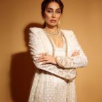 Anusha Dandekar Instagram - 🦢🦢🦢 This stunning Outfit: @manishmalhotra05 @manishmalhotraworld shot by: @shrutisbagwe Jewels: @curiocottagejewelry Hair: @mithun.gole -#priti