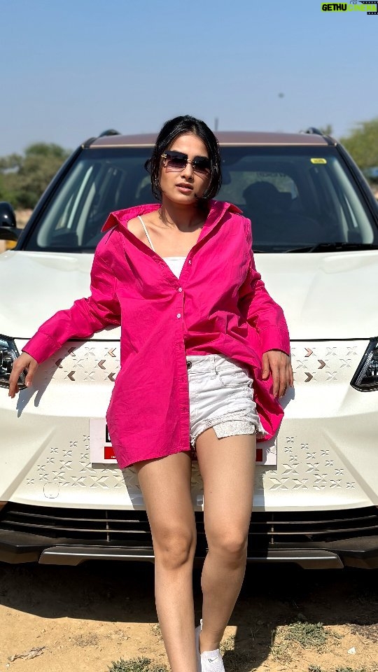 Anushka Kaushik Instagram - Ye lafander dost pyaare bhi ho sakte hai nhi socha tha🥲🥶 Thank you @mahindraxuv400 for making this happen by sending the new All-Electric XUV400 to me for a test drive! #XUV400 #MahindraXUV400 #AllElectric #WomenwithDrive #paidpartnership #womensday #womensday2023 #internationalwomensday #anushkakaushik