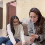 Anushka Kaushik Instagram - Tag a winter lover and ask them kaise karte ho!! . . #winter #reels #reelsinstagram #reelitfeelit #reelsindia #shibanibedi #anushkakaushik