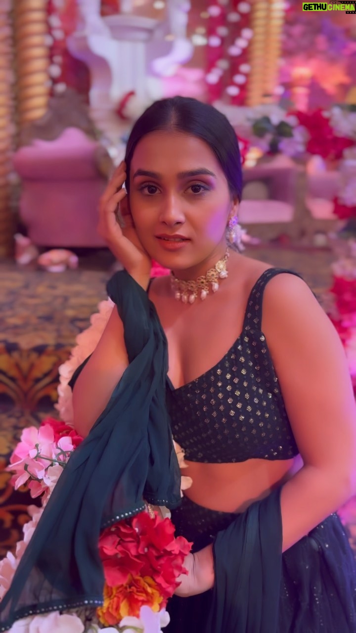 Anushka Kaushik Instagram - ये सारे श्रिंगार सिर्फ़ तेरे लिए feels ❤️ . . . #weddingdress #ootd #outfitoftheday #weddingready #weddingseason #friendzone #explorepage #anushkakaushik