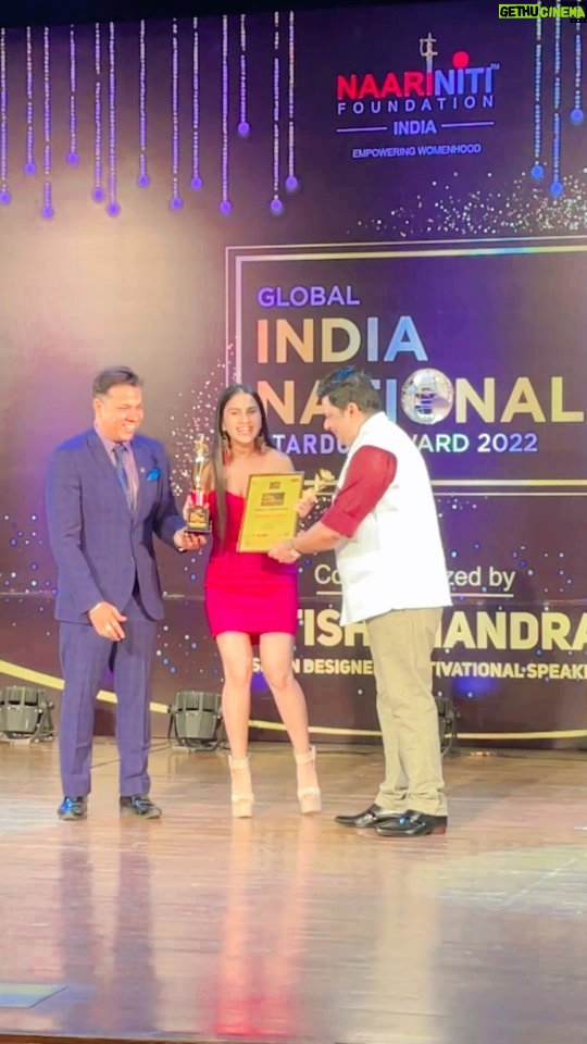Anushka Kaushik Instagram - When it's your 1st 🏆 in the city of dreams . . Shot by : @hardikgambhir 🎥 Edited by : @aayush13chhabra 🎬 Styled by : @akshayy_singhh_ 💃 . #dreamcity #awardnight #awardshow #awardwinner #ott #best #newcomer #anushkakaushik #om Mumbai, Maharashtra