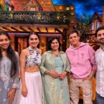 Anushka Kaushik Instagram - Aaj The kapil Sharma show par ‘Garmi’ badhne wali hai🔥 . . . Also *another* *update*(Alot of ppl don’t know)— 5 years ago! I did my 1st ever project,a Bollywood feature film starring Jimmy Shergil sir. After pack up I ran to get a picture clicked with him but couldn’t get one . Cut to - 5 years later! It feels so grateful to sit right beside him 🕉️ on TKSS & Yes! Mom was constant on both the sets . . #momlove #tkss #garmi #thekapilsharmashow #kapilsharma #cast #hasil #actors #actorslife #dreambig #dreamcometrue #childhooddream #blessed #AnushkaKaushik