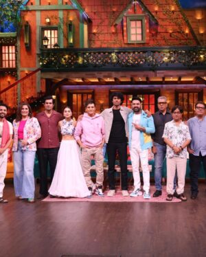 Anushka Kaushik Instagram - Aaj The kapil Sharma show par ‘Garmi’ badhne wali hai🔥 
.
.
.
Also *another* *update*(Alot of ppl don’t know)— 5 years ago! I did my 1st ever project,a Bollywood feature film starring Jimmy Shergil sir. After pack up I ran to get a picture clicked with him but couldn’t get one .
Cut to - 5 years later! It feels so grateful to sit right beside him 🕉️ on TKSS & Yes! Mom was constant on both the sets 
.
.

#momlove #tkss #garmi #thekapilsharmashow #kapilsharma #cast #hasil #actors #actorslife #dreambig #dreamcometrue #childhooddream #blessed #AnushkaKaushik
