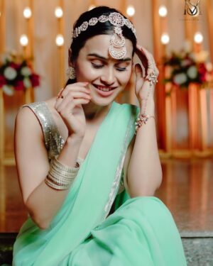 Anushka Kaushik Instagram - The feminine urge to get more compliments for sari🥶
.
.
📸 : @mandeepsingh_photography 
👗: @bhagya_shree_gupta 
.
#saree #sareelove #sareefashion #sareelover #indianoutfit #indianoutfits #weddingwear #anushkakaushik