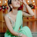 Anushka Kaushik Instagram – The feminine urge to get more compliments for sari🥶
.
.
📸 : @mandeepsingh_photography 
👗: @bhagya_shree_gupta 
.
#saree #sareelove #sareefashion #sareelover #indianoutfit #indianoutfits #weddingwear #anushkakaushik