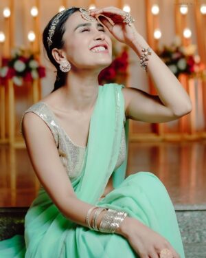 Anushka Kaushik Instagram - The feminine urge to get more compliments for sari🥶
.
.
📸 : @mandeepsingh_photography 
👗: @bhagya_shree_gupta 
.
#saree #sareelove #sareefashion #sareelover #indianoutfit #indianoutfits #weddingwear #anushkakaushik
