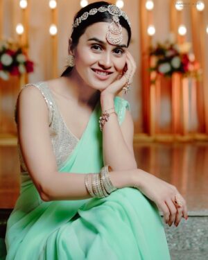 Anushka Kaushik Instagram - The feminine urge to get more compliments for sari🥶
.
.
📸 : @mandeepsingh_photography 
👗: @bhagya_shree_gupta 
.
#saree #sareelove #sareefashion #sareelover #indianoutfit #indianoutfits #weddingwear #anushkakaushik