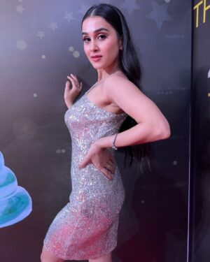 Anushka Kaushik Instagram - A dream 💭
.
.
.
.
Mua: @upasana.chh__ ❤️‍🔥
Outfit: @kritikkaavasthi 💋🕉️
Heels: @bhagya_shree_gupta 🥹💃
.
#dreamers  #dreamer #dreaming #itaawards2022 #dressup #glittermakeup #dressed #bestdressed #showtime #anushkakaushik