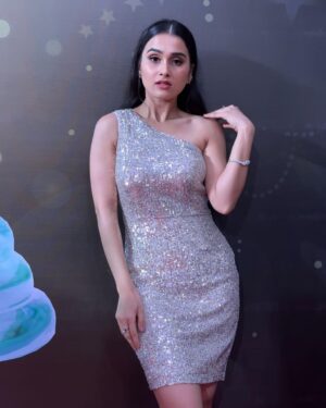 Anushka Kaushik Instagram - A dream 💭
.
.
.
.
Mua: @upasana.chh__ ❤️‍🔥
Outfit: @kritikkaavasthi 💋🕉️
Heels: @bhagya_shree_gupta 🥹💃
.
#dreamers  #dreamer #dreaming #itaawards2022 #dressup #glittermakeup #dressed #bestdressed #showtime #anushkakaushik