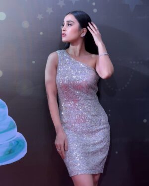 Anushka Kaushik Instagram - A dream 💭
.
.
.
.
Mua: @upasana.chh__ ❤️‍🔥
Outfit: @kritikkaavasthi 💋🕉️
Heels: @bhagya_shree_gupta 🥹💃
.
#dreamers  #dreamer #dreaming #itaawards2022 #dressup #glittermakeup #dressed #bestdressed #showtime #anushkakaushik