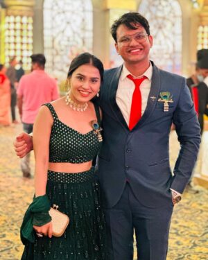 Anushka Kaushik Instagram - Is lamhe me jee lun zara🥺🥺
.
.
.
.

#weddingdress #weddingready #weddingseason #childhoodfriends #friendzone #friendshipgoals #anushkakaushik