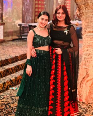 Anushka Kaushik Instagram - Is lamhe me jee lun zara🥺🥺
.
.
.
.

#weddingdress #weddingready #weddingseason #childhoodfriends #friendzone #friendshipgoals #anushkakaushik