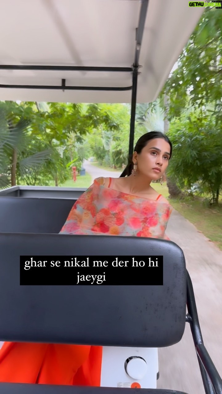 Anushka Kaushik Instagram - Jaldi ka kaam shaitan ka ⦠š¤ . š @estuary_sarovar_portico . . #late #alwayslate #friendshipgoals #friendsreunion #realitycheck #realproblems #funnyreel #funnyreels #trendingaudio #trendingvideos #explorepage